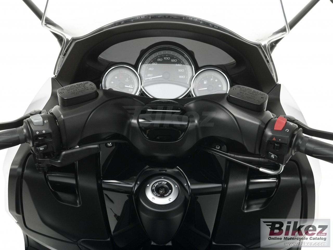 Big Yamaha tmax abs picture and wallpaper from Bikez.com